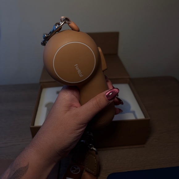 Leash with Hand Warmer & Power Bank Mocha Mousse ( NEW) - Picture 3 of 5